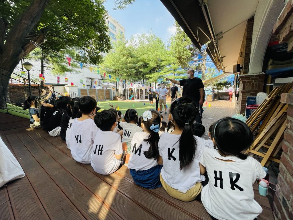 야외 공간에서 함께하는 시간